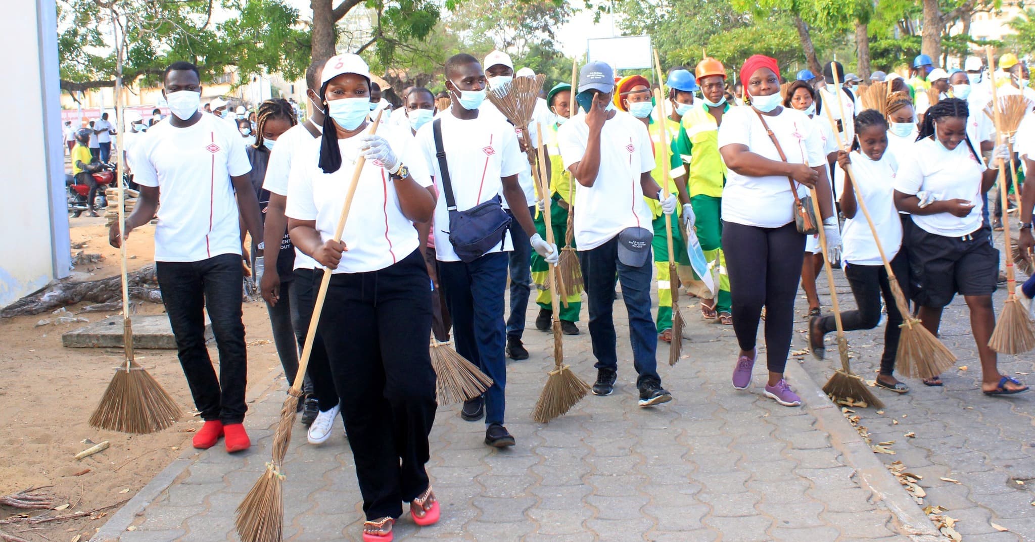 Journée de nettoyage des points noirs et des rues insalubres à Ahouanleko.