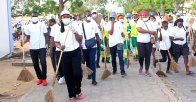 Journée de nettoyage des points noirs et des rues insalubres à Ahouanleko.