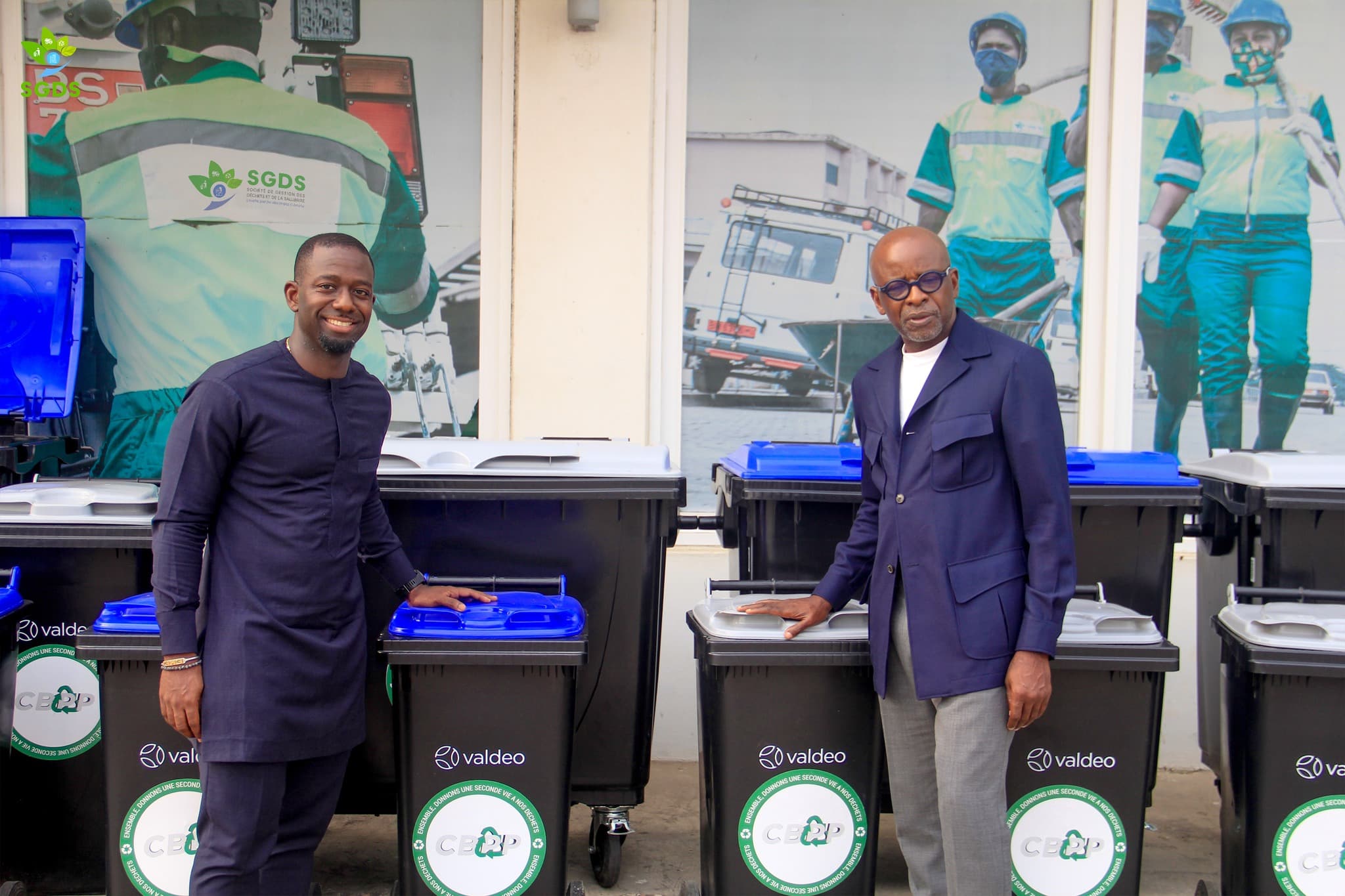 La Compagnie Béninoise de Production de Polypropylène(CBPP) met à disposition de la SGDS un lot de poubelles pour appuyer le tri dans les ecoles